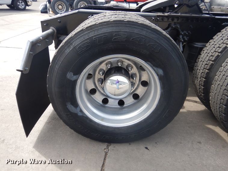 image for item GE9415 2015 Mack CXU613  semi truck