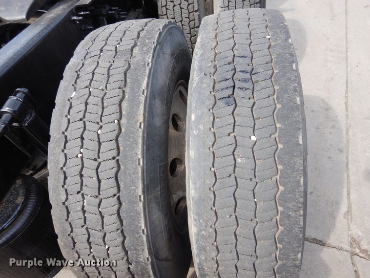 image for item GE9415 2015 Mack CXU613  semi truck