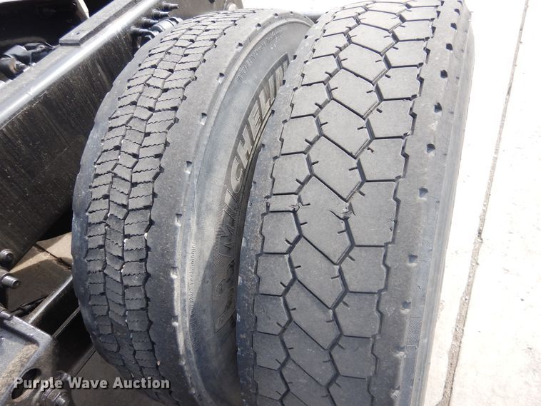 image for item GE9415 2015 Mack CXU613  semi truck