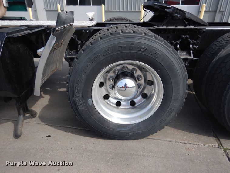 image for item GE9415 2015 Mack CXU613  semi truck