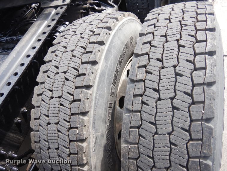 image for item GE9415 2015 Mack CXU613  semi truck