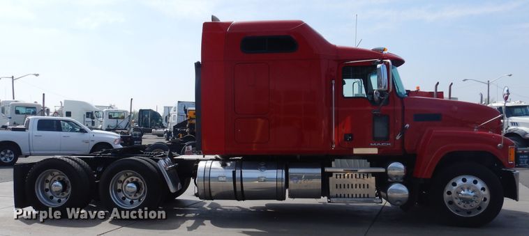 image for item GE9416 2012 Mack CHU613  semi truck