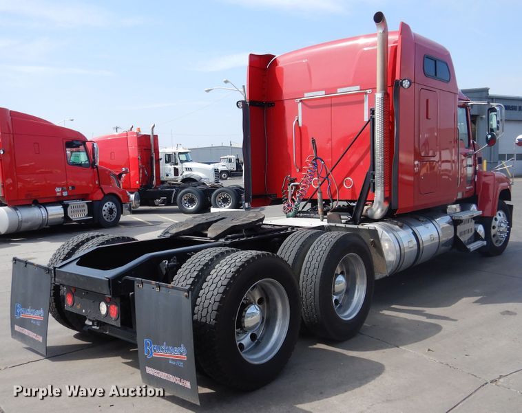 image for item GE9416 2012 Mack CHU613  semi truck