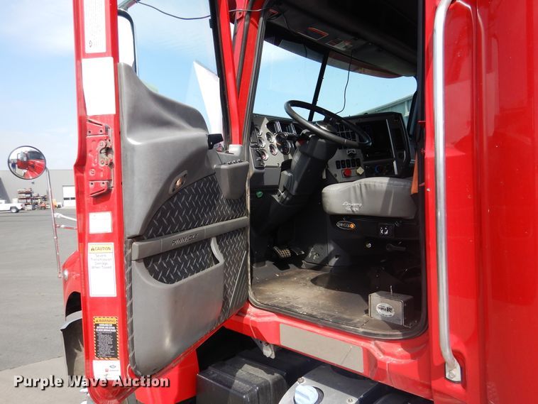 image for item GE9416 2012 Mack CHU613  semi truck