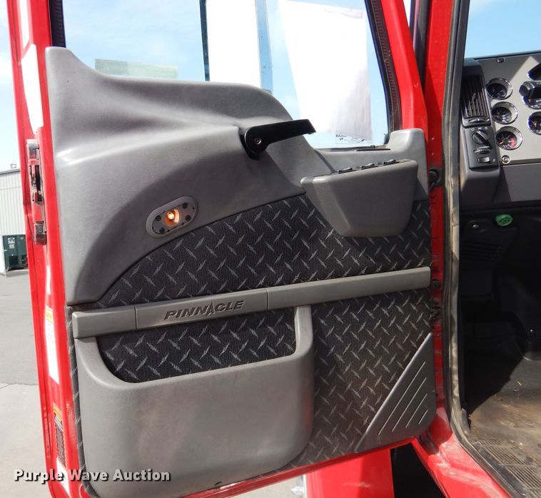 image for item GE9416 2012 Mack CHU613  semi truck