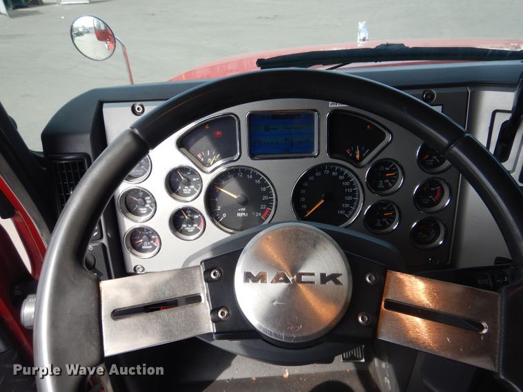 image for item GE9416 2012 Mack CHU613  semi truck