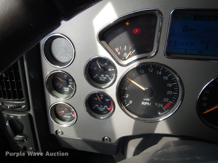 image for item GE9416 2012 Mack CHU613  semi truck