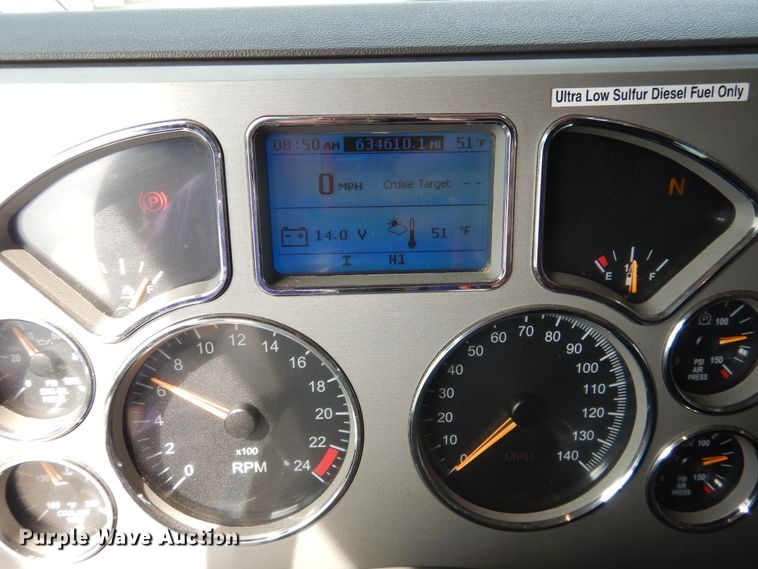 image for item GE9416 2012 Mack CHU613  semi truck