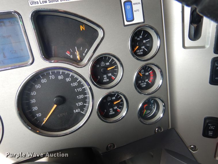 image for item GE9416 2012 Mack CHU613  semi truck