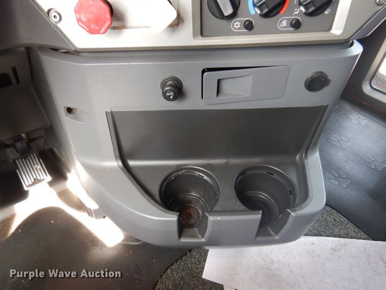 image for item GE9416 2012 Mack CHU613  semi truck