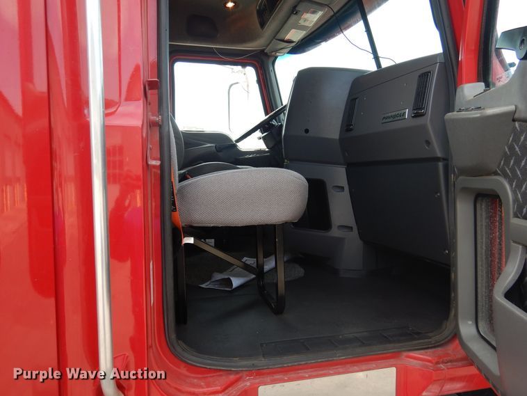 image for item GE9416 2012 Mack CHU613  semi truck