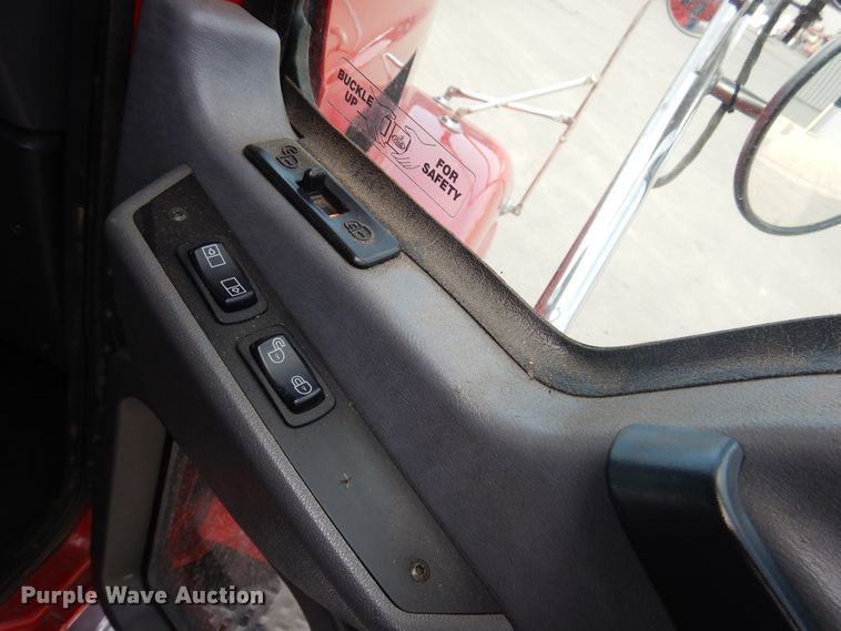 image for item GE9416 2012 Mack CHU613  semi truck