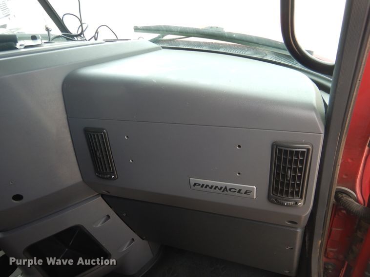 image for item GE9416 2012 Mack CHU613  semi truck