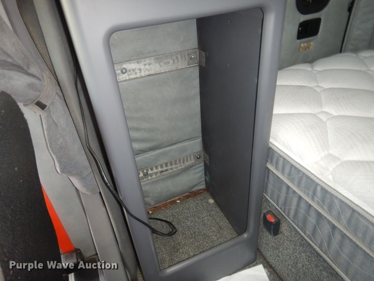 image for item GE9416 2012 Mack CHU613  semi truck