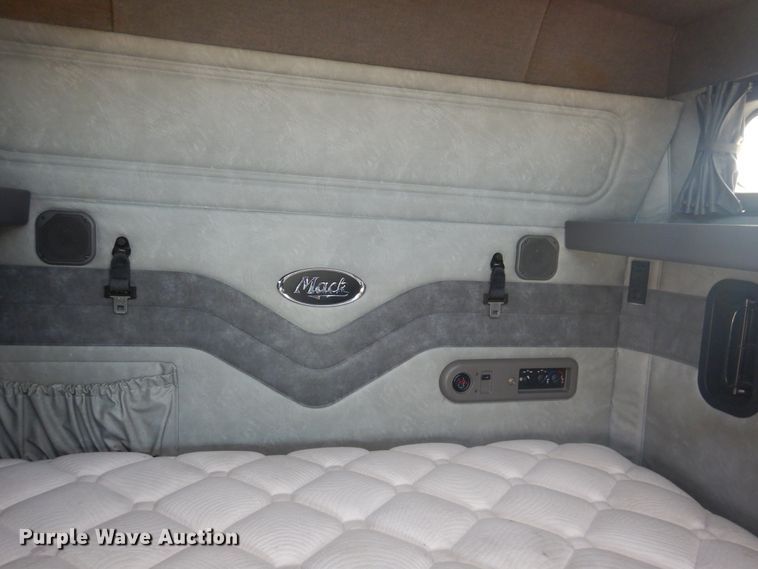 image for item GE9416 2012 Mack CHU613  semi truck