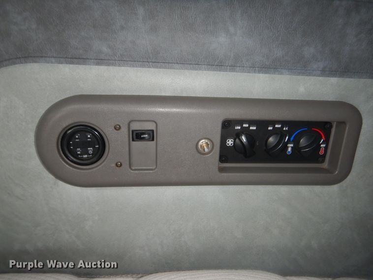 image for item GE9416 2012 Mack CHU613  semi truck