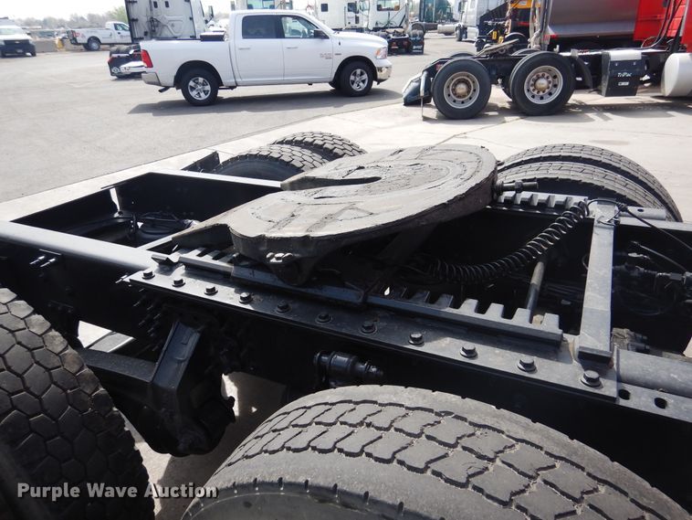 image for item GE9416 2012 Mack CHU613  semi truck