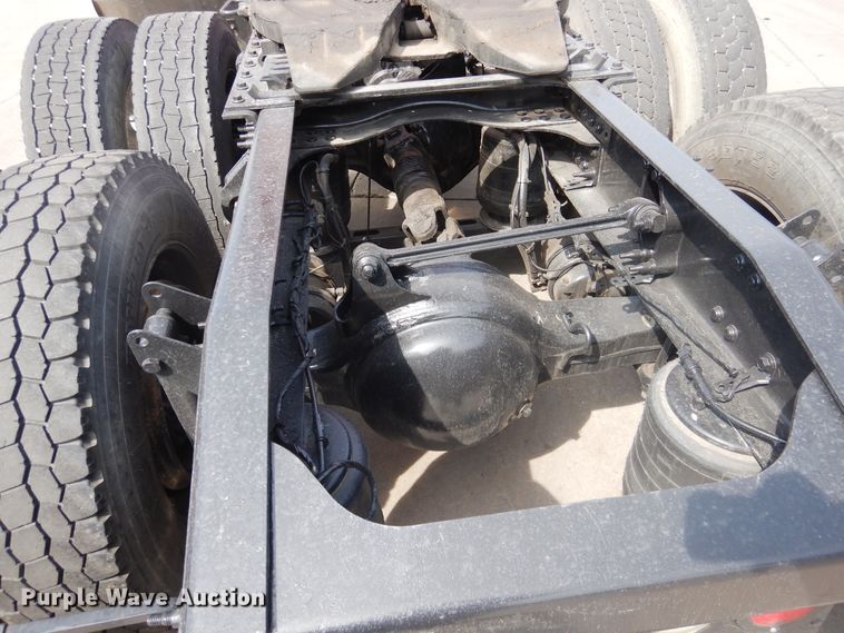 image for item GE9416 2012 Mack CHU613  semi truck