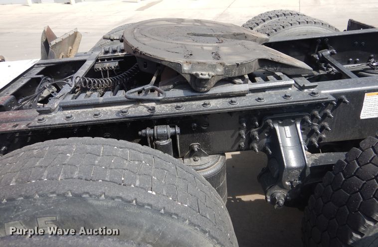 image for item GE9416 2012 Mack CHU613  semi truck