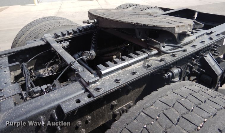 image for item GE9416 2012 Mack CHU613  semi truck