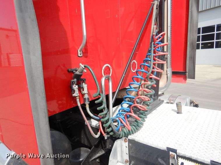 image for item GE9416 2012 Mack CHU613  semi truck