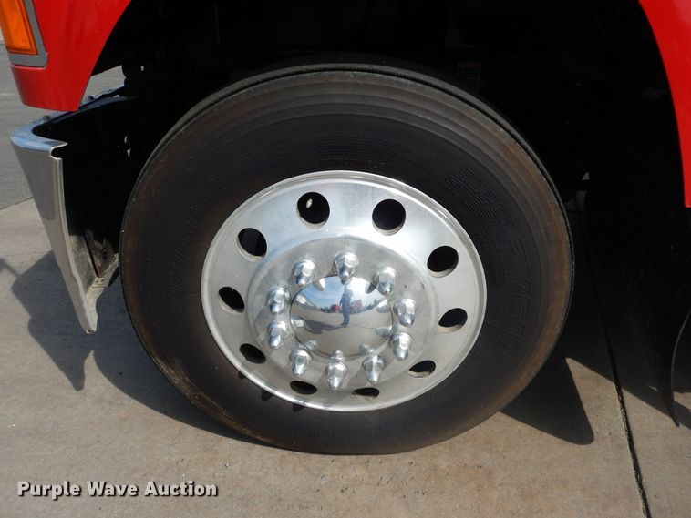 image for item GE9416 2012 Mack CHU613  semi truck