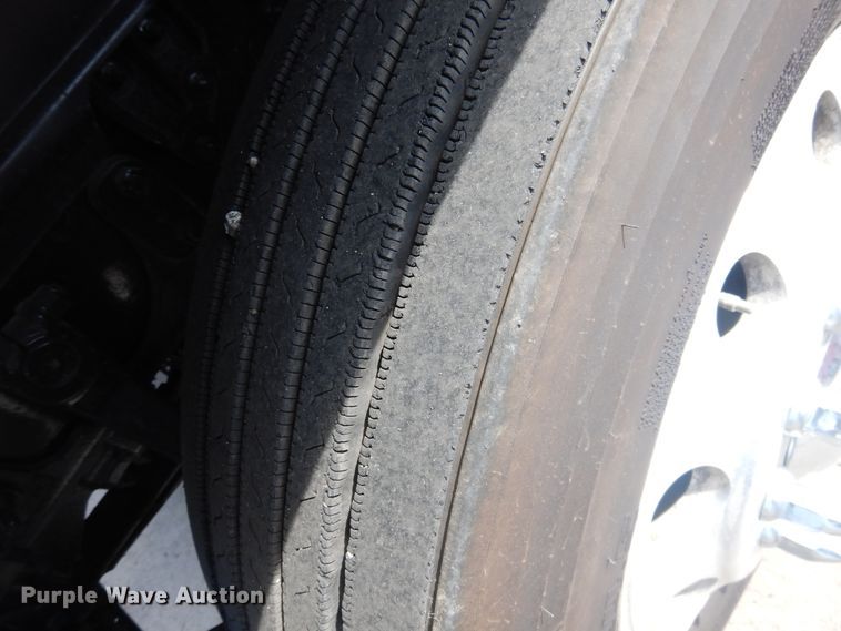 image for item GE9416 2012 Mack CHU613  semi truck