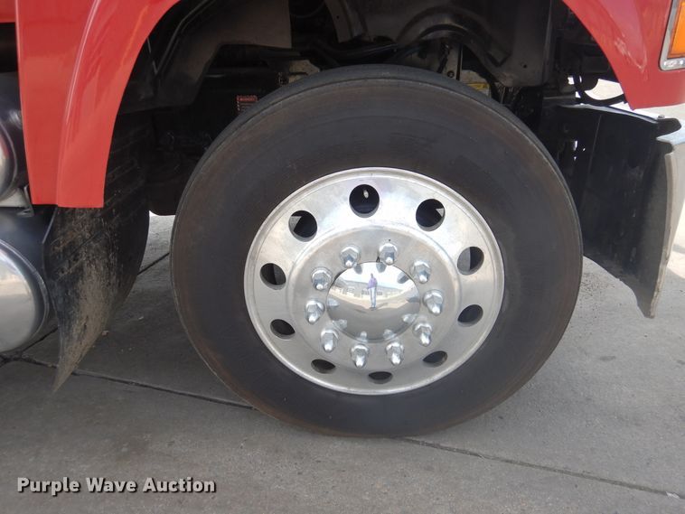 image for item GE9416 2012 Mack CHU613  semi truck