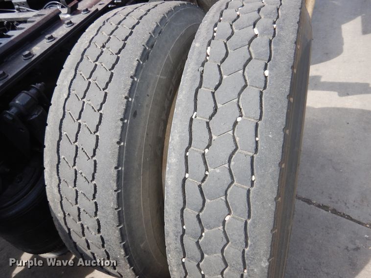 image for item GE9416 2012 Mack CHU613  semi truck