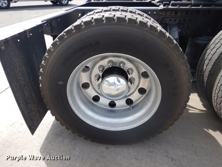 image for item GE9416 2012 Mack CHU613  semi truck