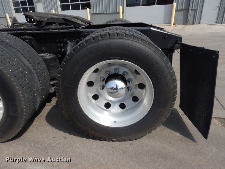 image for item GE9416 2012 Mack CHU613  semi truck