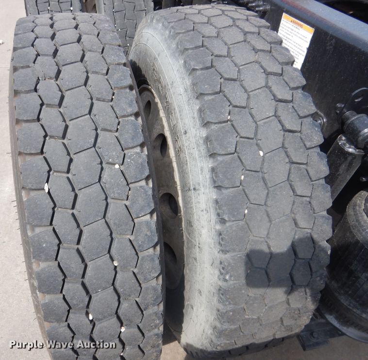 image for item GE9416 2012 Mack CHU613  semi truck