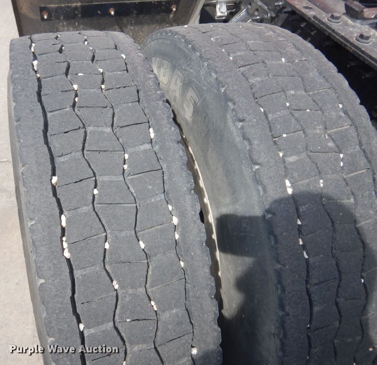 image for item GE9416 2012 Mack CHU613  semi truck