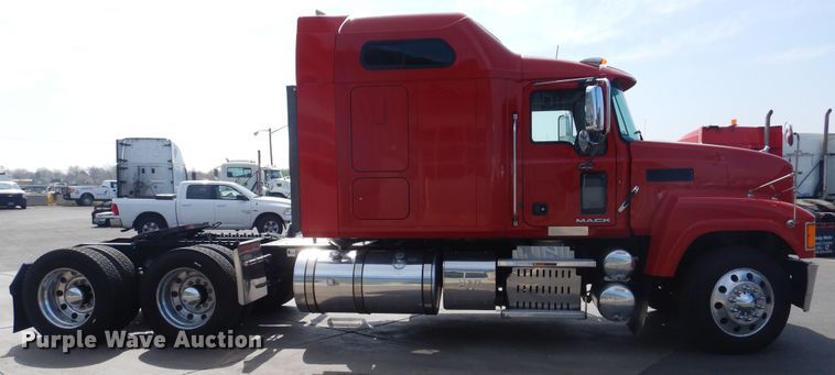 image for item GE9417 2012 Mack CHU613  semi truck