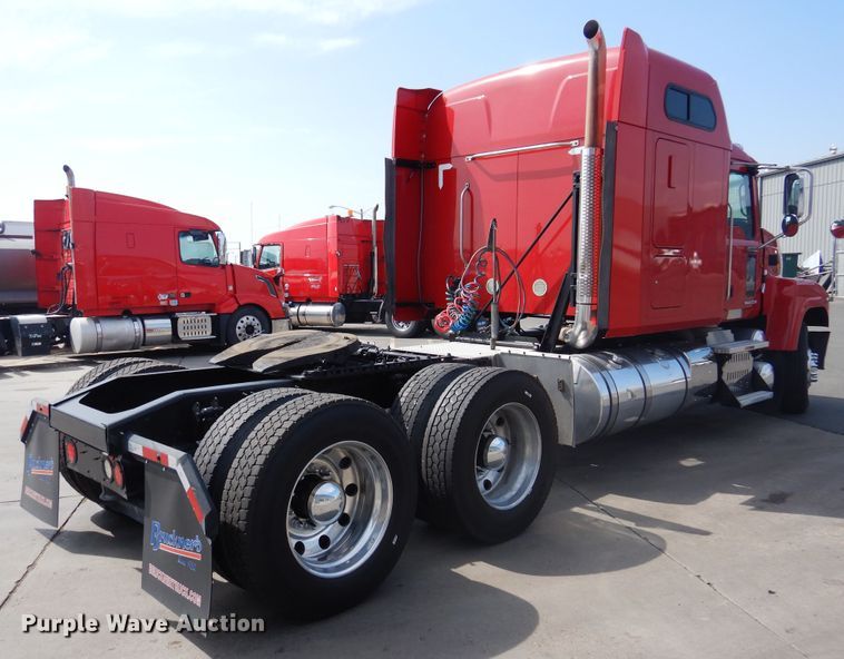 image for item GE9417 2012 Mack CHU613  semi truck