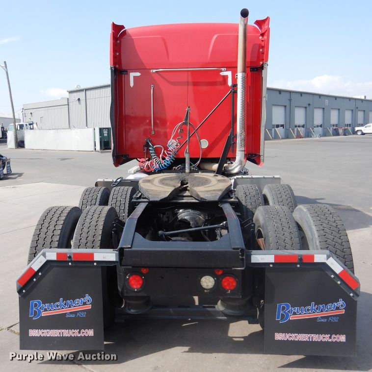 image for item GE9417 2012 Mack CHU613  semi truck