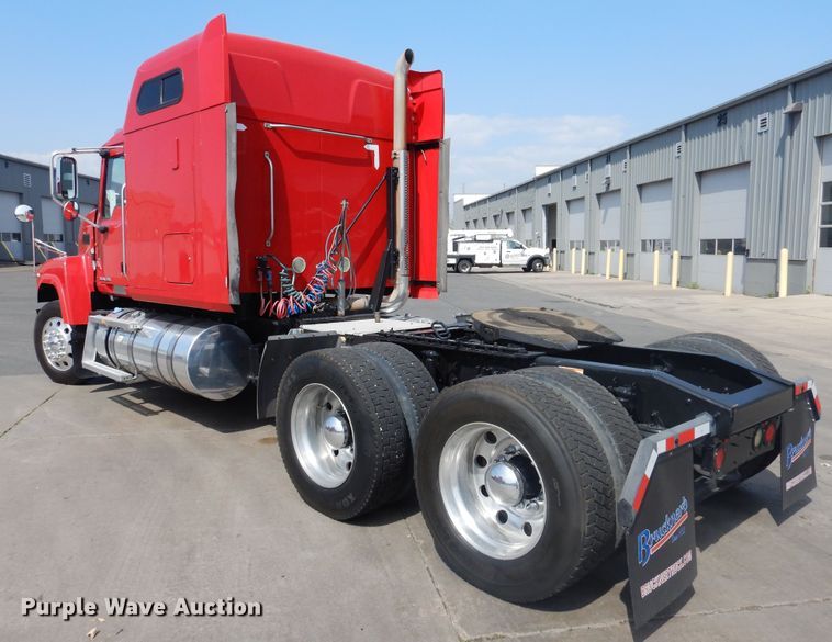 image for item GE9417 2012 Mack CHU613  semi truck