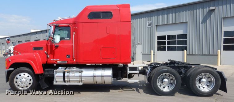 image for item GE9417 2012 Mack CHU613  semi truck