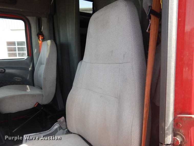 image for item GE9417 2012 Mack CHU613  semi truck