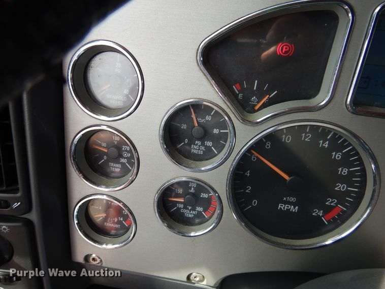 image for item GE9417 2012 Mack CHU613  semi truck