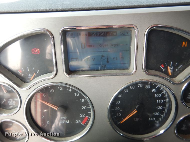 image for item GE9417 2012 Mack CHU613  semi truck