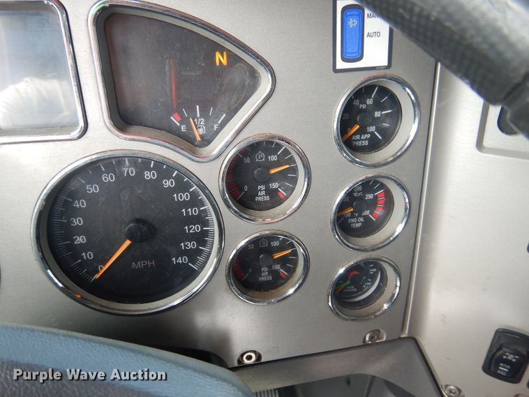 image for item GE9417 2012 Mack CHU613  semi truck