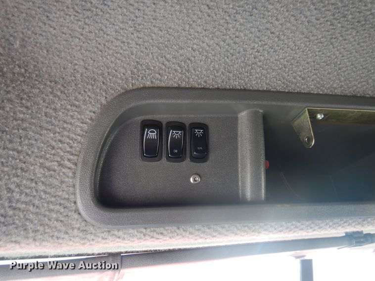 image for item GE9417 2012 Mack CHU613  semi truck