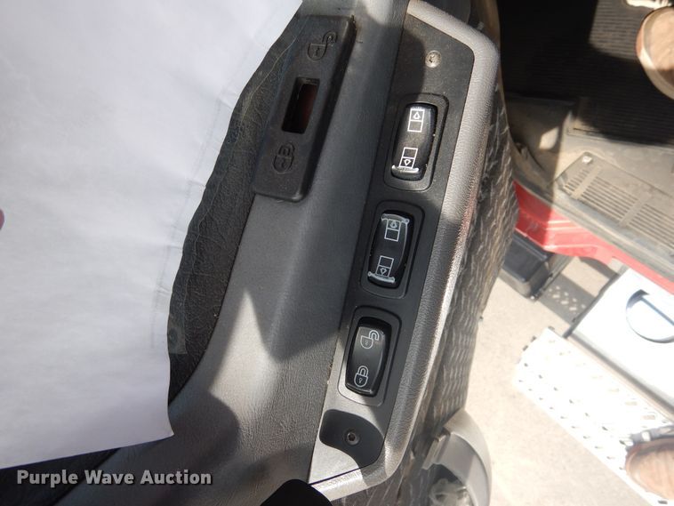 image for item GE9417 2012 Mack CHU613  semi truck