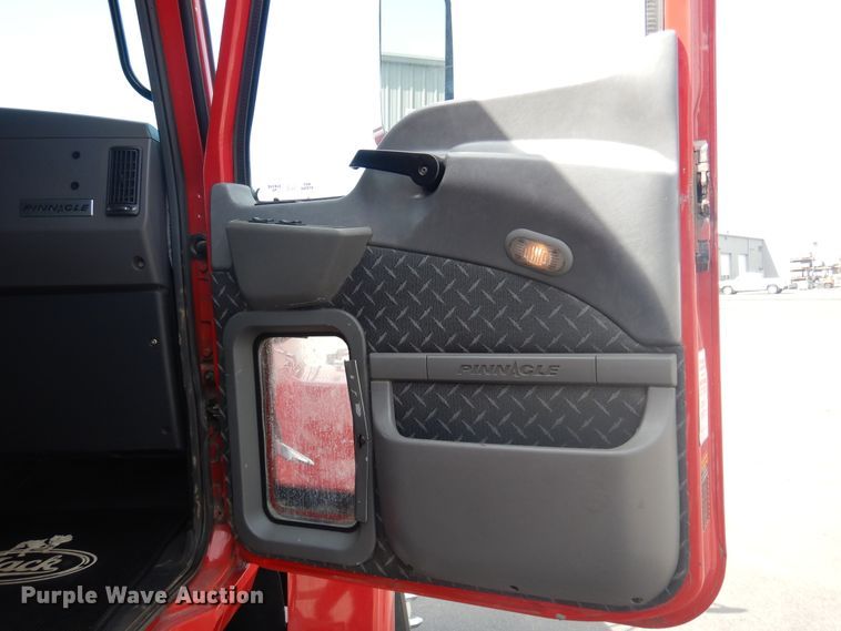 image for item GE9417 2012 Mack CHU613  semi truck