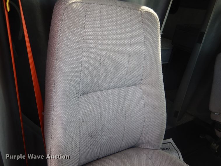 image for item GE9417 2012 Mack CHU613  semi truck