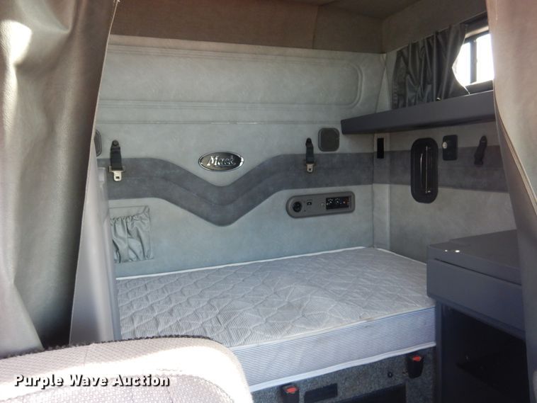 image for item GE9417 2012 Mack CHU613  semi truck