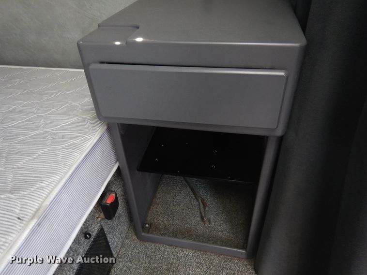 image for item GE9417 2012 Mack CHU613  semi truck