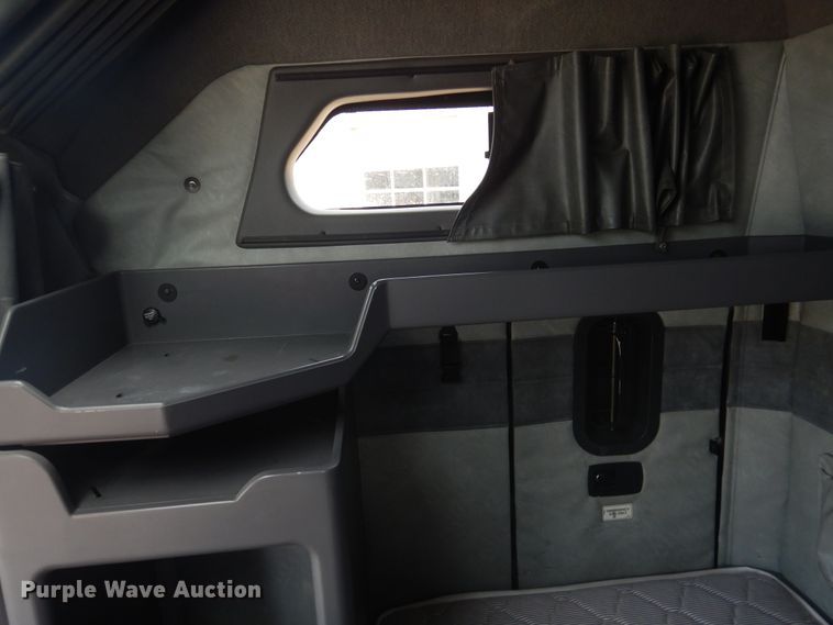 image for item GE9417 2012 Mack CHU613  semi truck