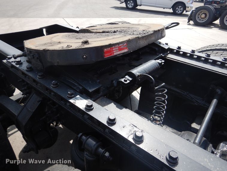 image for item GE9417 2012 Mack CHU613  semi truck